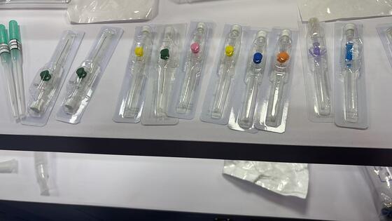 satın al Kanatlı Tasarımlı, 14G-26G Boyutlarında ve Güvenli Giriş İçin Biyouyumlu PVC'li Tek Kullanımlık IV Kanül çevrimiçi üretim