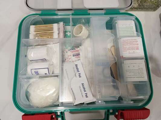 İyi fiyat 326 Parça İlk Yardım Çantası ANSI/ISEA Z308.1-2015 Sınıf A/B FDA Kayıtlı çevrimiçi